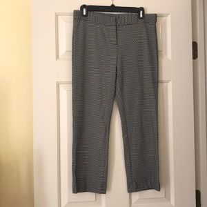 Size 4 Amanda + Chelsea fitted crop pants